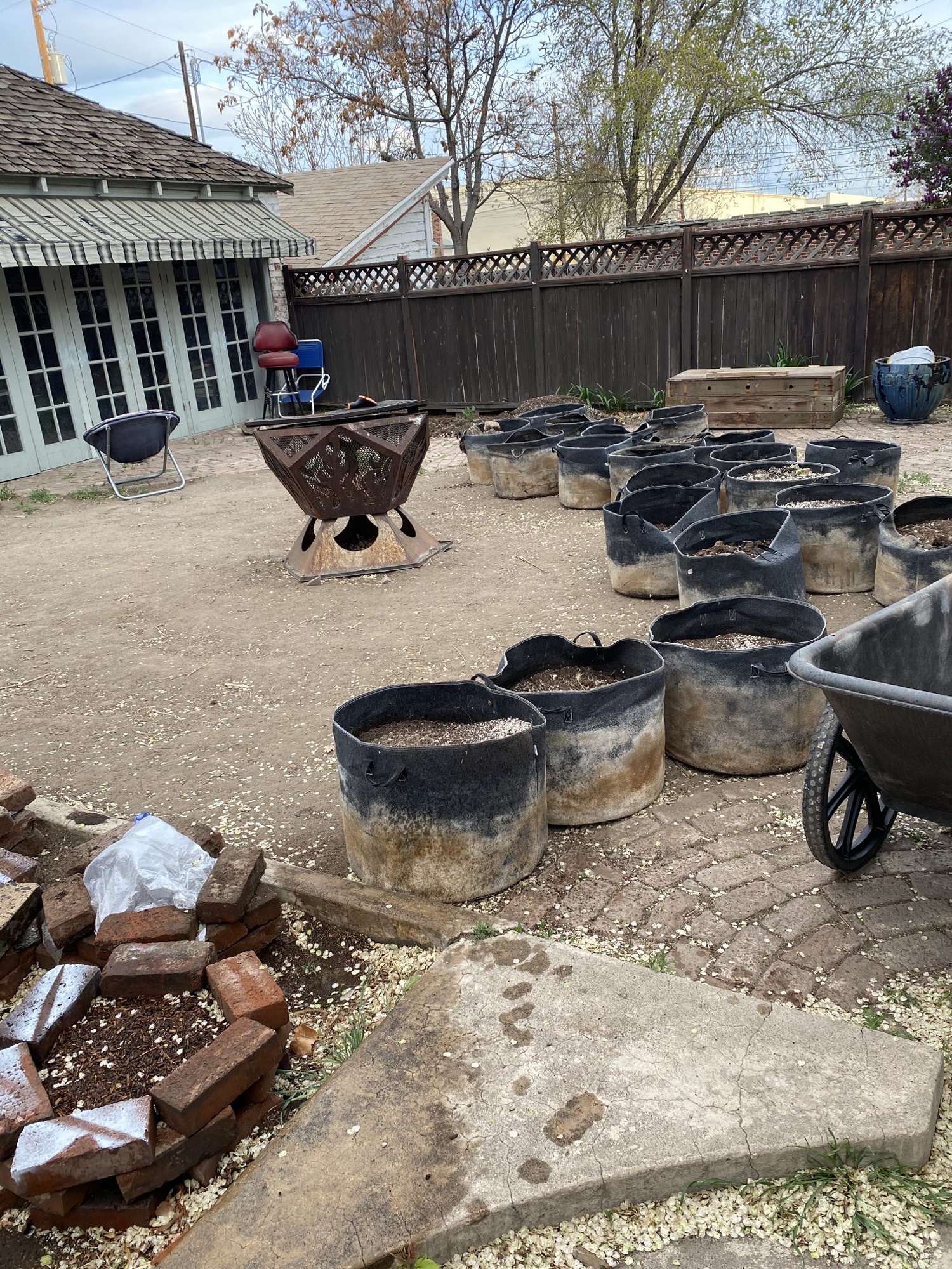 Construction wheelbarrow
